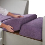 De Moby sofa wordt klaar gemaakt voor het slapen.